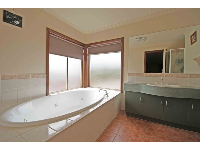 2 Wallsall Lane, Golden Grove SA 5125