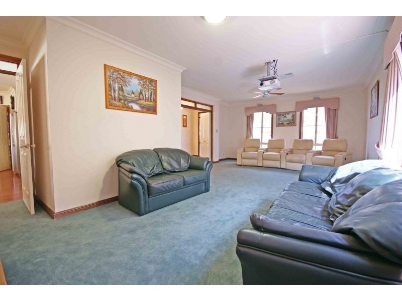 2 Wallsall Lane, Golden Grove SA 5125