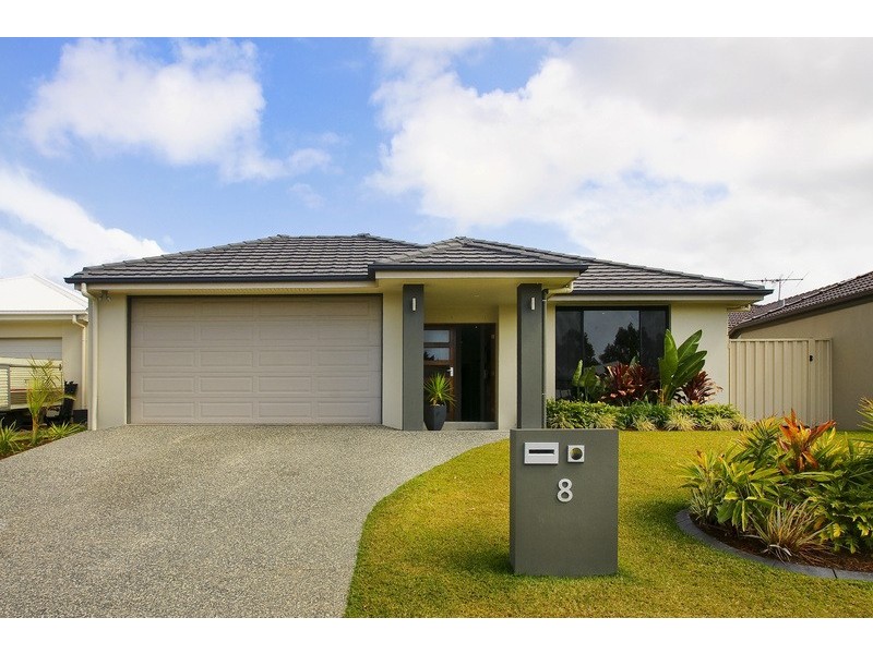 8  SKANDIA CRT, Newport QLD 4020