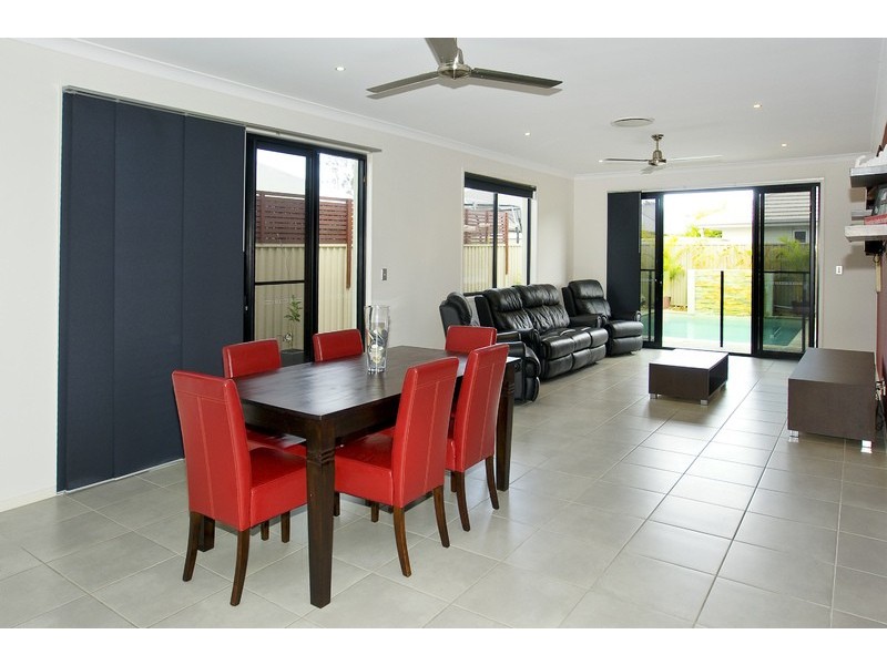 8  SKANDIA CRT, Newport QLD 4020