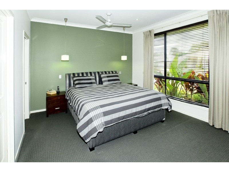 8  SKANDIA CRT, Newport QLD 4020