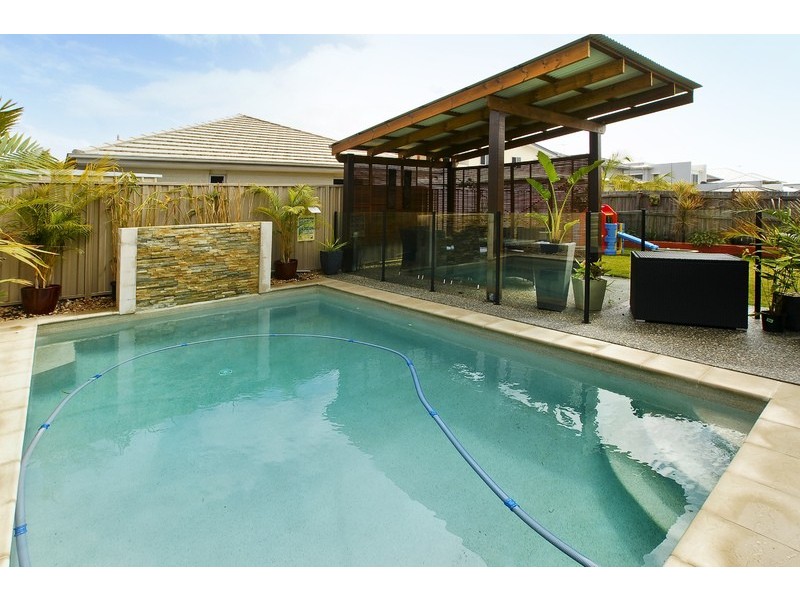 8  SKANDIA CRT, Newport QLD 4020