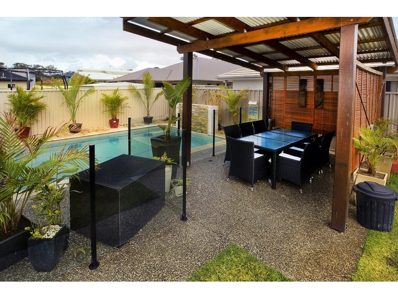 8  SKANDIA CRT, Newport QLD 4020