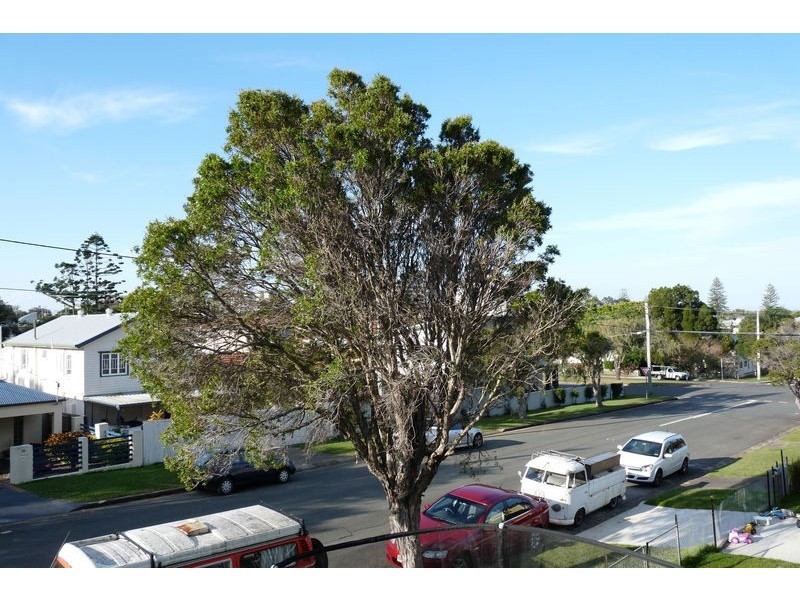 17 GREENUP ST, Redcliffe QLD 4020