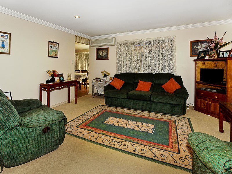 8 VENUS CT, Rothwell QLD 4022