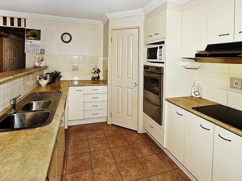 8 VENUS CT, Rothwell QLD 4022