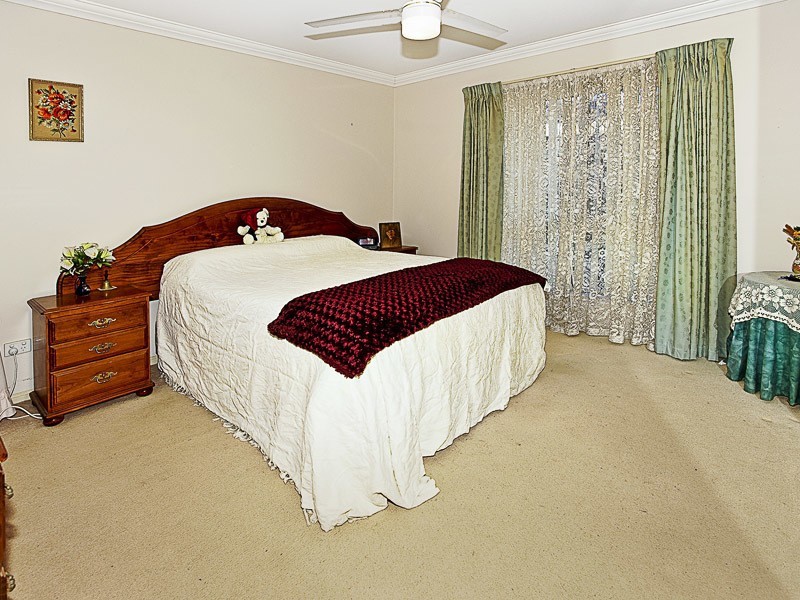 8 VENUS CT, Rothwell QLD 4022