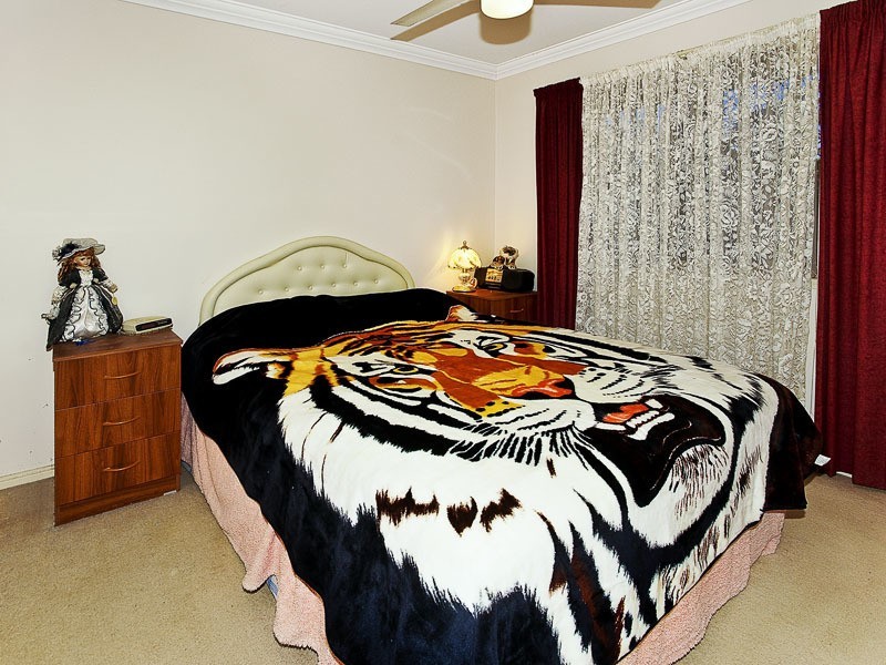 8 VENUS CT, Rothwell QLD 4022