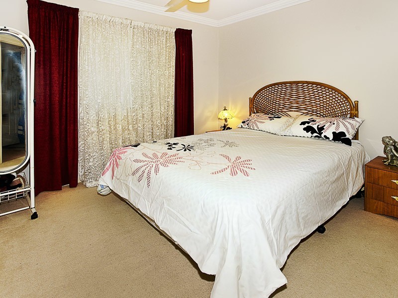8 VENUS CT, Rothwell QLD 4022