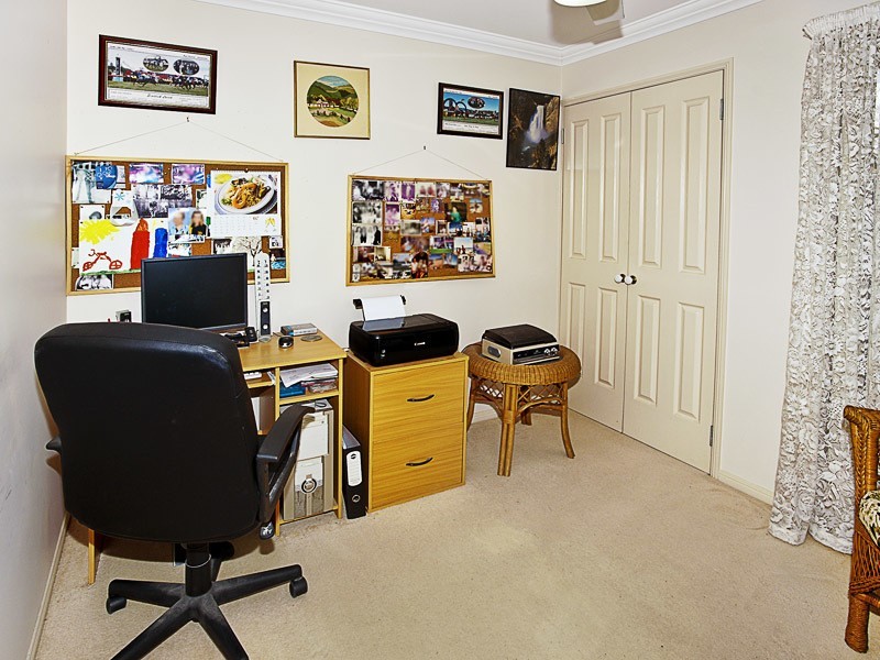 8 VENUS CT, Rothwell QLD 4022