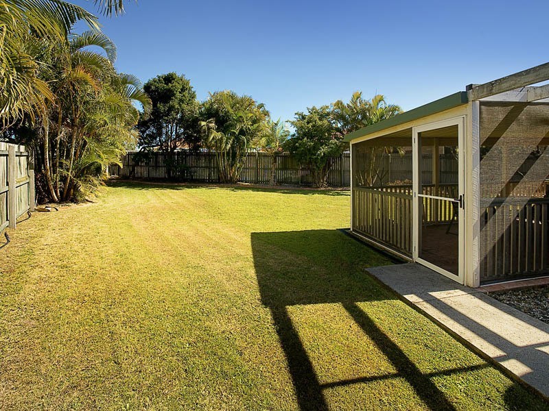 8 VENUS CT, Rothwell QLD 4022