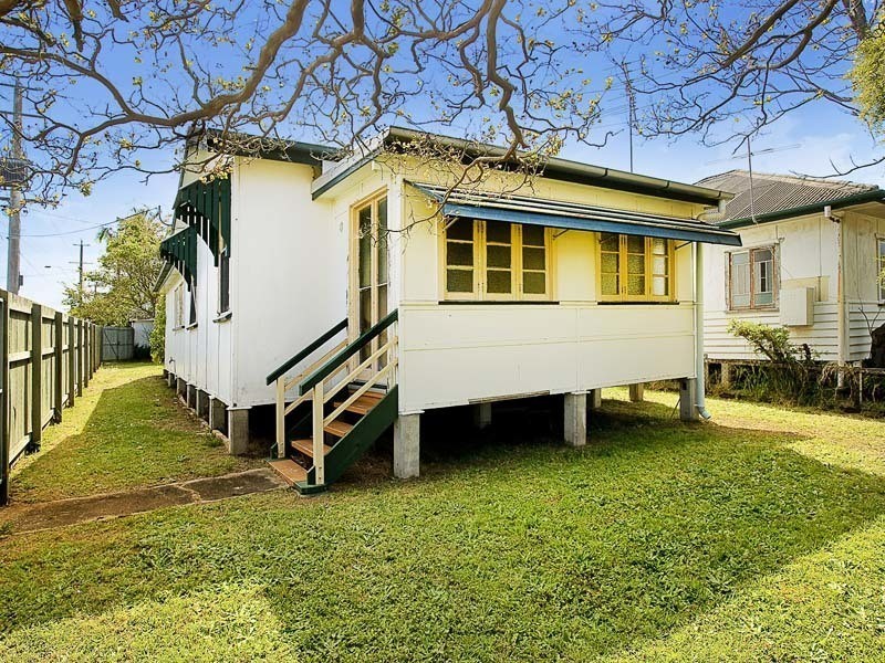 132 OXLEY AVE, Woody Point QLD 4019