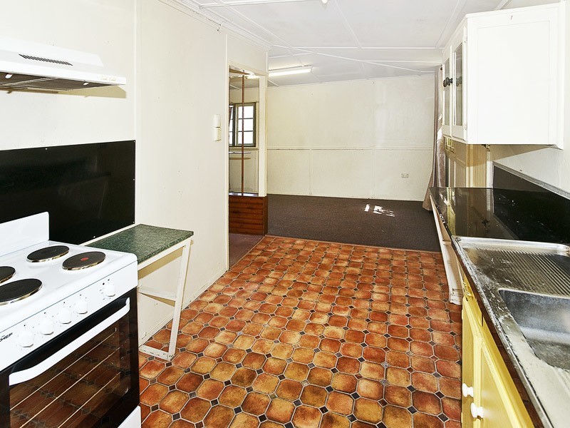 132 OXLEY AVE, Woody Point QLD 4019