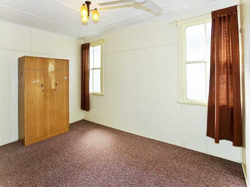 132 OXLEY AVE, Woody Point QLD 4019