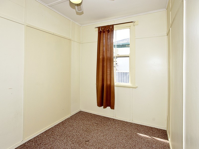 132 OXLEY AVE, Woody Point QLD 4019