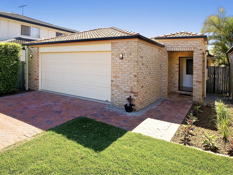 17 WALSH ST, Redcliffe QLD 4020