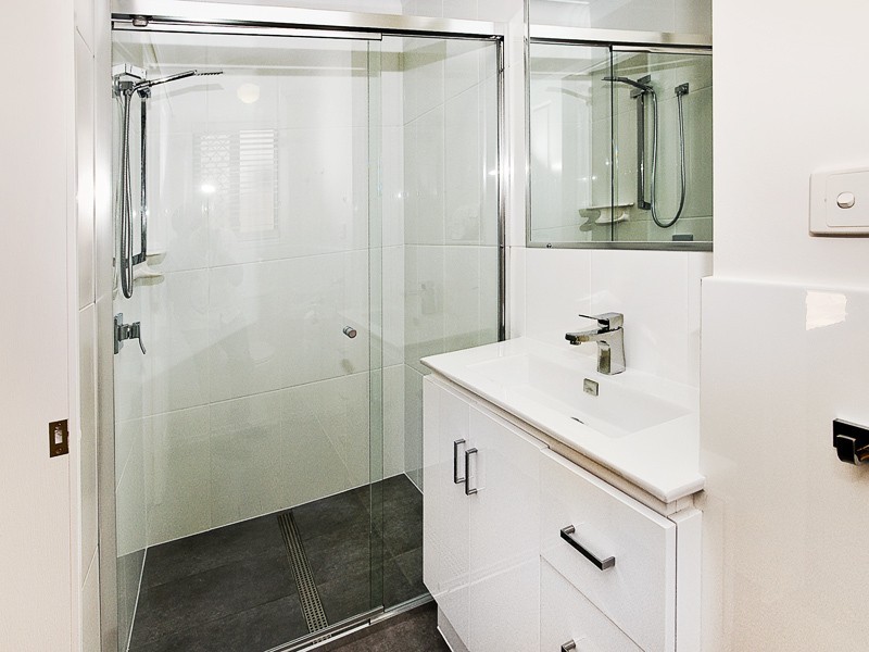 17 WALSH ST, Redcliffe QLD 4020