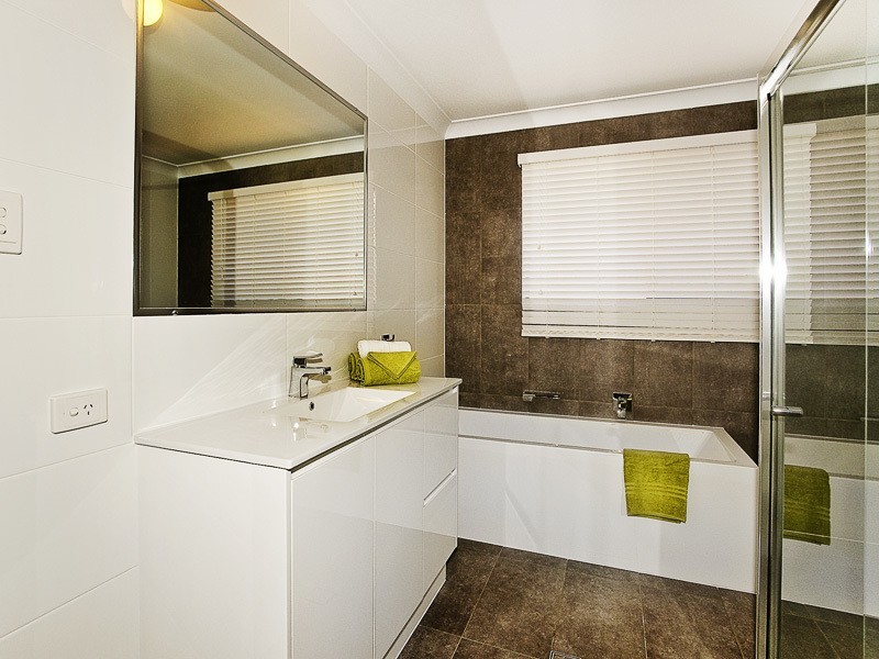 17 WALSH ST, Redcliffe QLD 4020