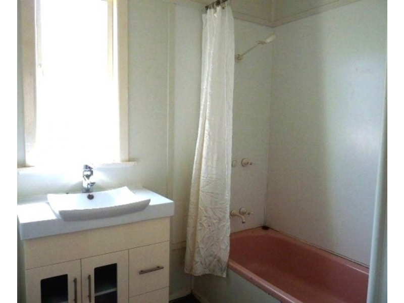 12 JAMIESON ST, Redcliffe QLD 4020