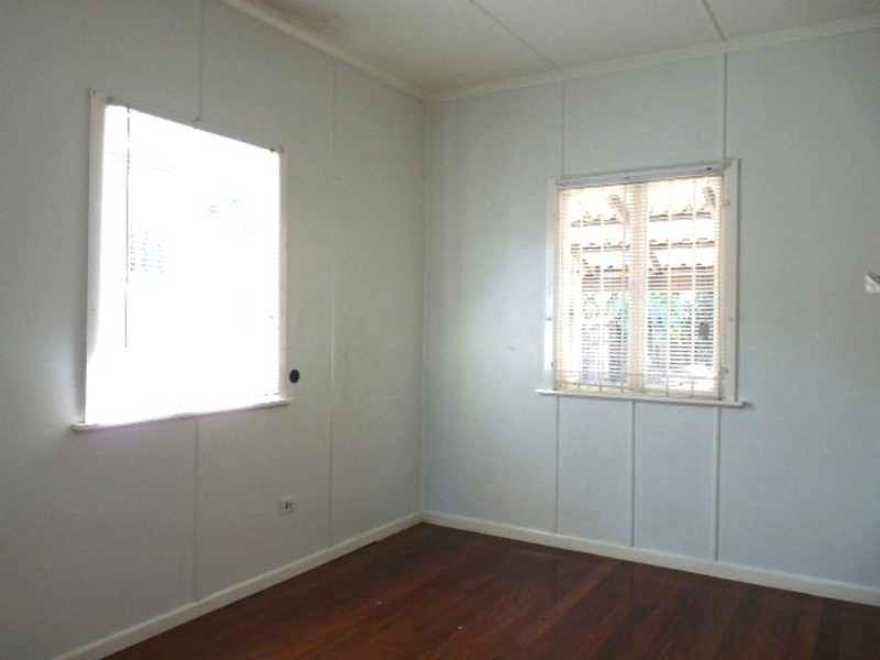 12 JAMIESON ST, Redcliffe QLD 4020