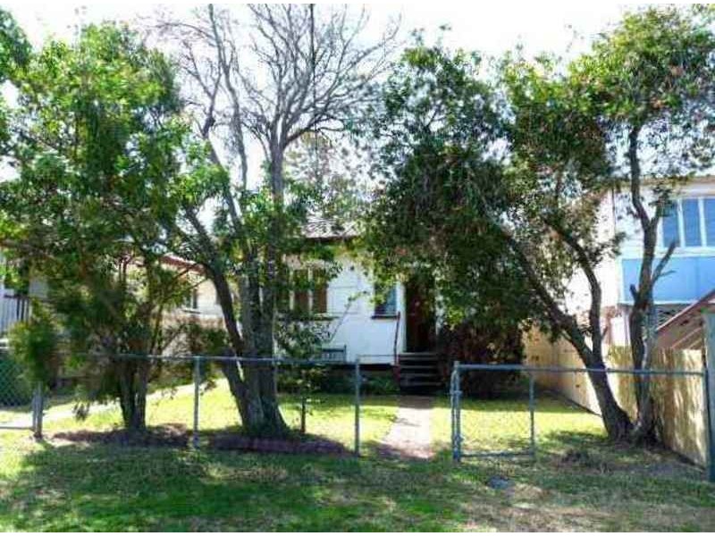 12 JAMIESON ST, Redcliffe QLD 4020