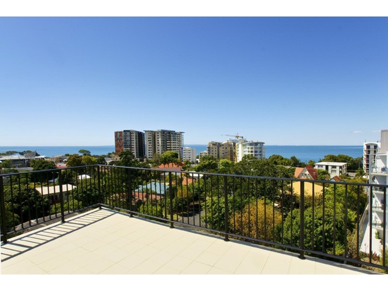 6/11 DIX STREET, Redcliffe QLD 4020
