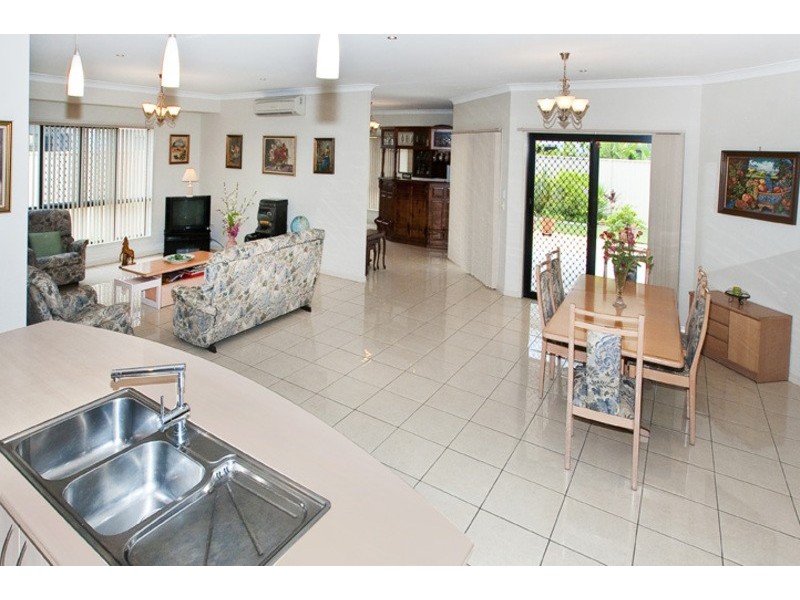 12 SKANDIA CRT, Newport QLD 4020