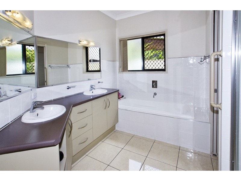 12 SKANDIA CRT, Newport QLD 4020