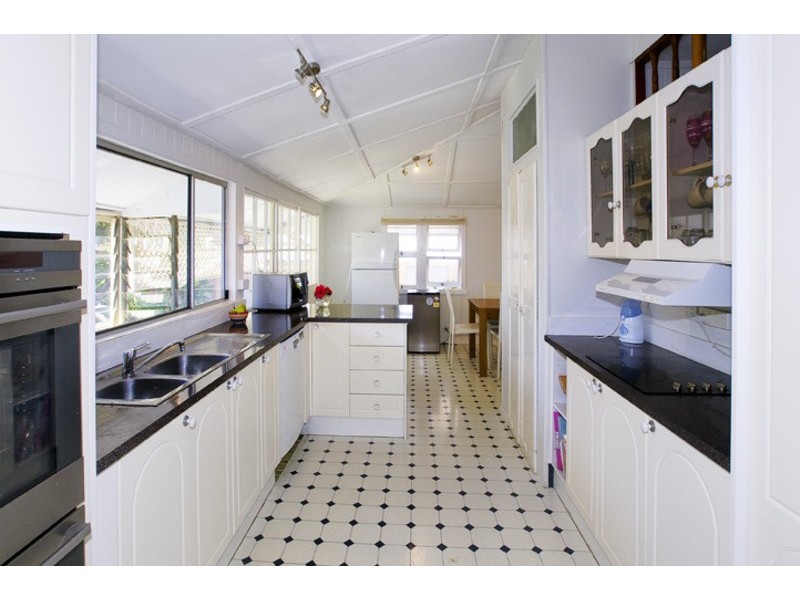 8 EVELINE STREET, Margate QLD 4019