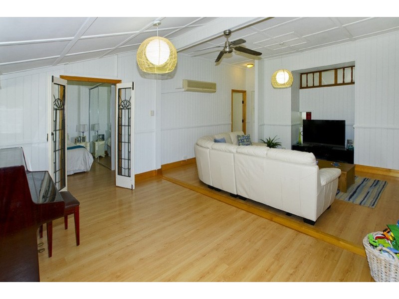 8 EVELINE STREET, Margate QLD 4019