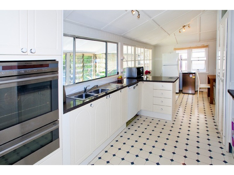 8 EVELINE STREET, Margate QLD 4019