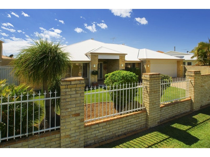 6 DEFENDER ST, Newport QLD 4020