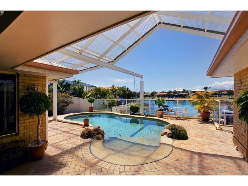 6 DEFENDER ST, Newport QLD 4020