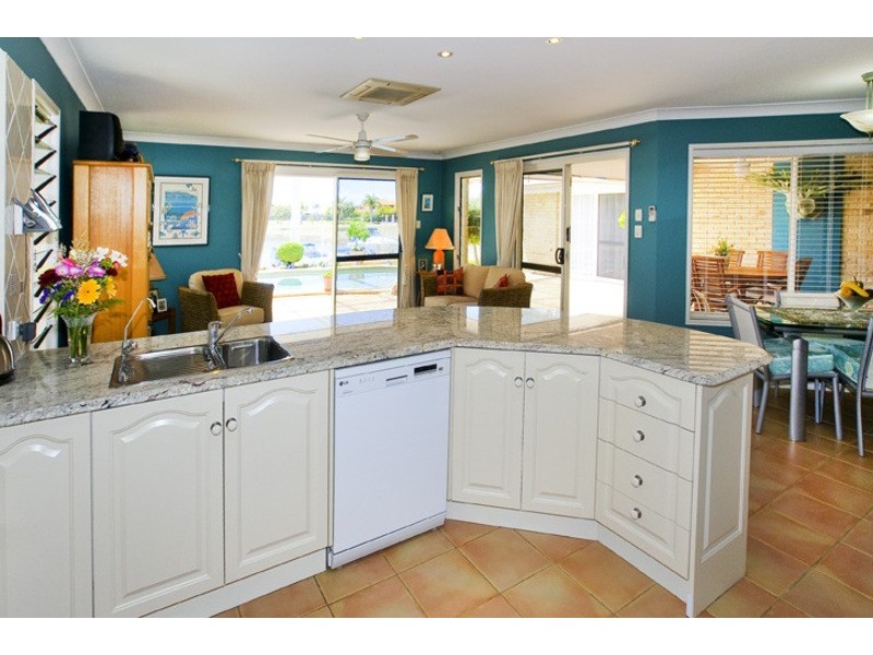 6 DEFENDER ST, Newport QLD 4020