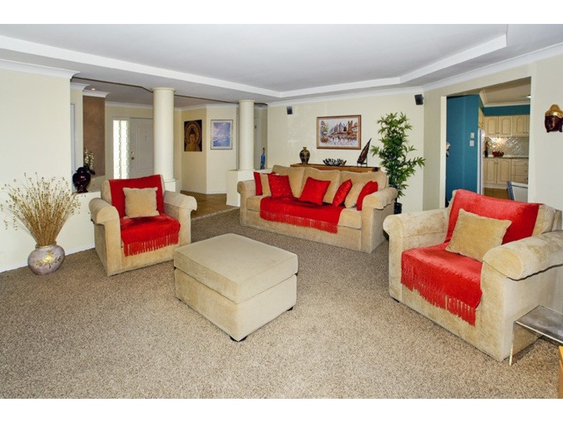 6 DEFENDER ST, Newport QLD 4020