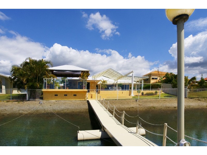 6 DEFENDER ST, Newport QLD 4020