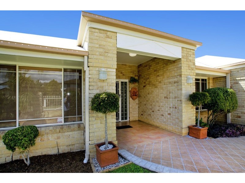 6 DEFENDER ST, Newport QLD 4020