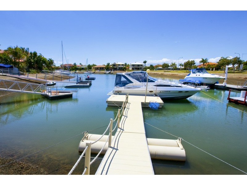 6 DEFENDER ST, Newport QLD 4020