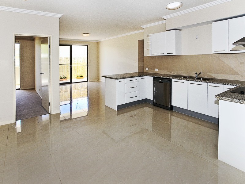 32 ROCK STREET, Scarborough QLD 4020