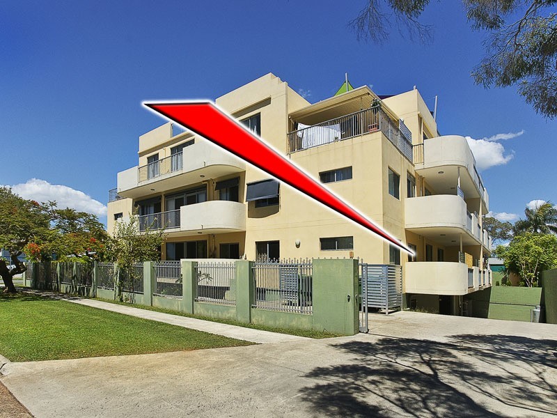 32 ROCK STREET, Scarborough QLD 4020