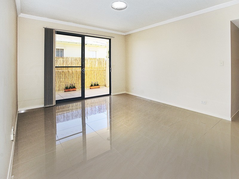 32 ROCK STREET, Scarborough QLD 4020