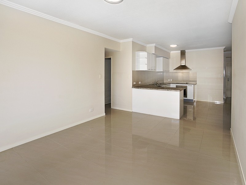32 ROCK STREET, Scarborough QLD 4020