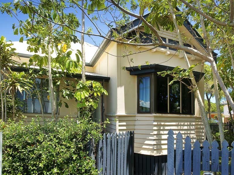 35 WOODCLIFFE CRES, Woody Point QLD 4019