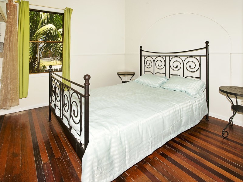 35 WOODCLIFFE CRES, Woody Point QLD 4019