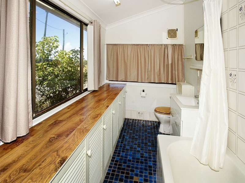 35 WOODCLIFFE CRES, Woody Point QLD 4019