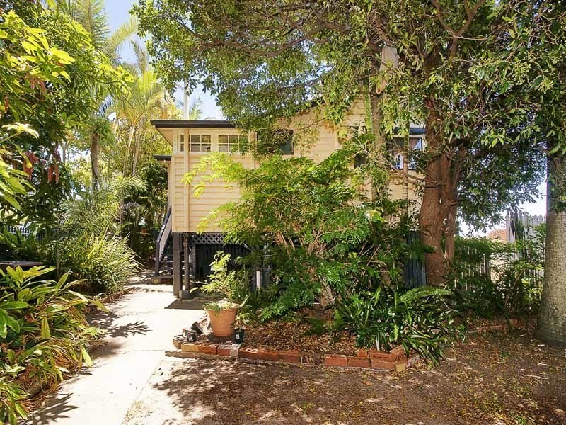 35 WOODCLIFFE CRES, Woody Point QLD 4019