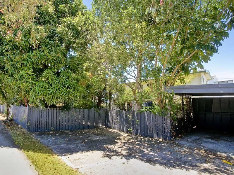 35 WOODCLIFFE CRES, Woody Point QLD 4019