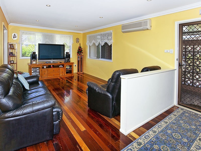 9 CEDAR ST, Clontarf QLD 4019