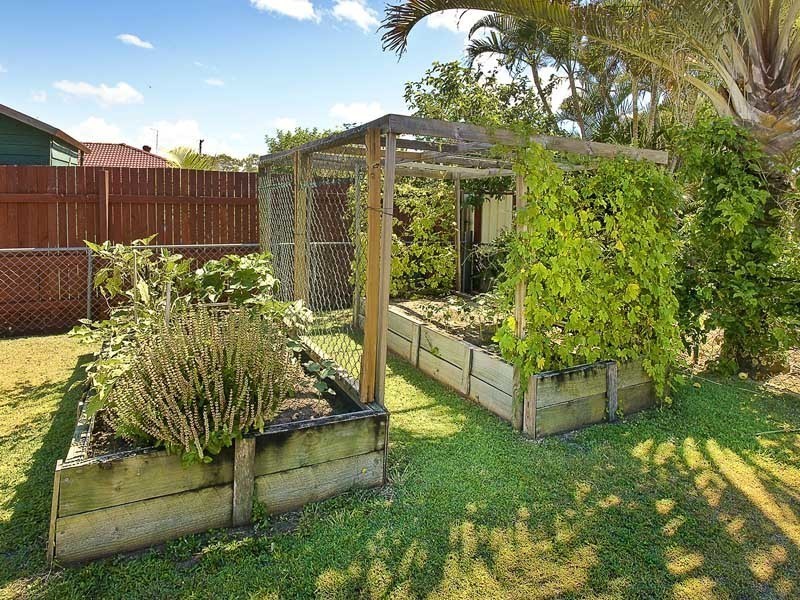 9 CEDAR ST, Clontarf QLD 4019