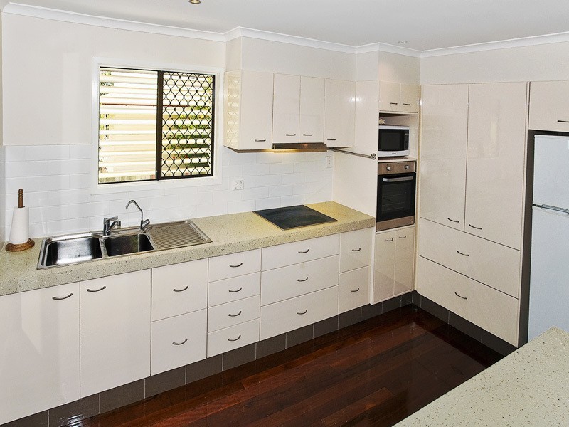 13 HENZELL STREET, Redcliffe QLD 4020